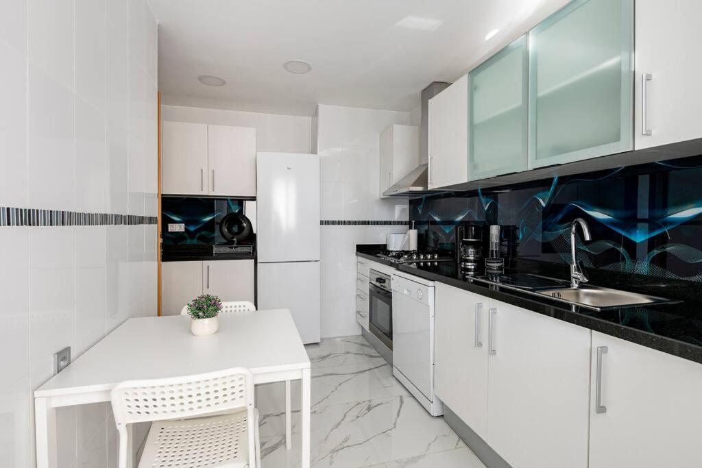 Superb & Sunny 2Br & 2Ba Apt. W/ Seaview, Malabata Tânger Exterior foto
